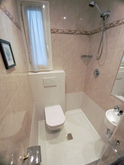 cambio de bañera por ducha integrada en baño pequeño